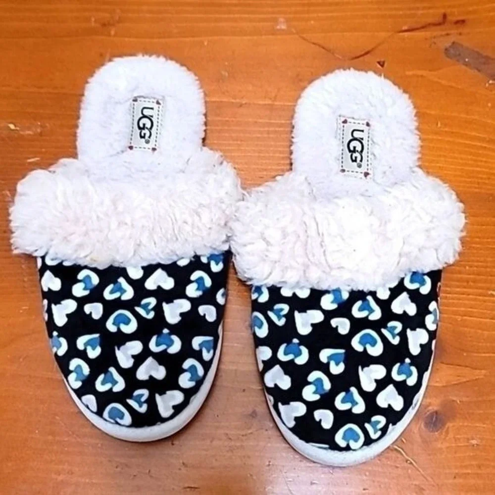 UGG KIDS SLIPPER IN BLACK, BLUE AND WHITE SIZE  SMALL